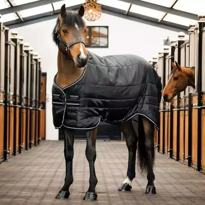Offre Du Jour Couverture curie cheval Easy Layer 100g Horseware – 125 cm – Noir/Noir Argent
