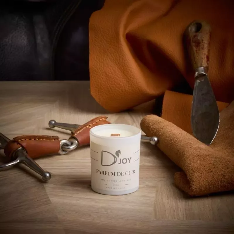 Offre Exclusive Bougie cheval quitation Parfum de cuir mini D&rsquo;JOY