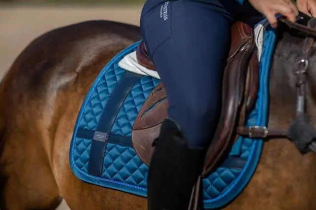 Tapis de selle No Boundaries Monaco Blue - Equestrian Stockholm - Bleu - Dressage - Cheval Haute Qualit