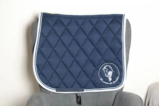 Satisfait Ou Rembours Tapis de selle Un Coeur de cavalire Marine