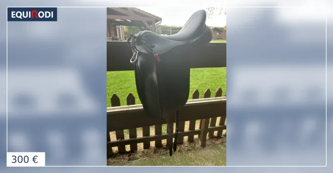 Selle de dressage wide 17,5 pouces Soldes