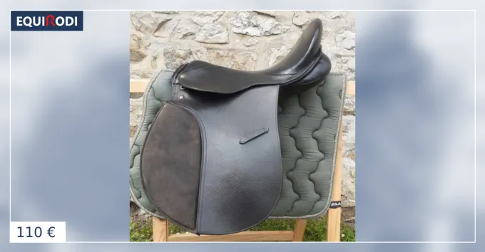Dernier Modle Selle en cuir noire taille 17,5
