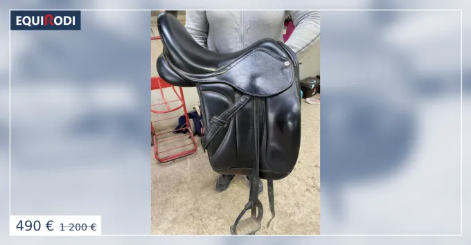 Selle de dressage noire taille : 17,5 Affaire Saisir