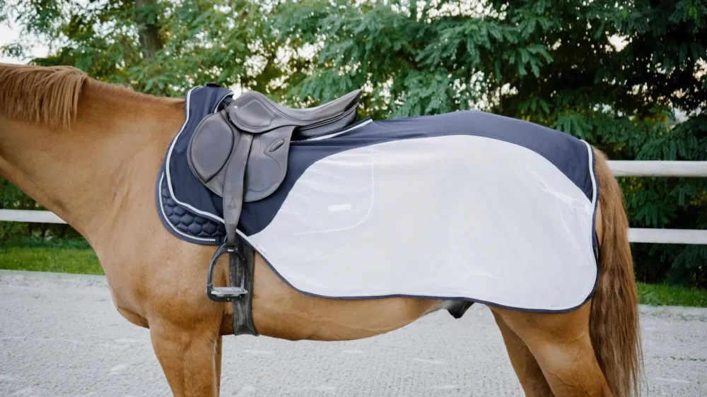 Commander Maintenant Couvre-reins Equithme Flycool - 125 cm - Marine / blanc