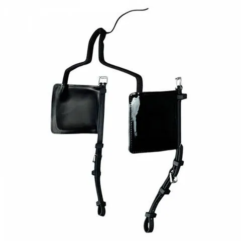 Oeillres carres pour cheval en plastique - Finntack - Noir Prix Choc