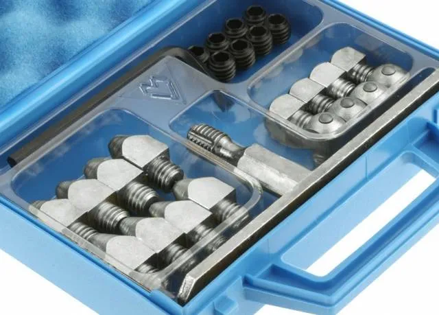 Mini-mallette de crampons tungstne M10 - Michel Vaillant Super Prix
